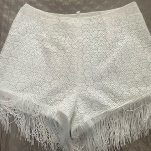 White pattern skirt with fringe